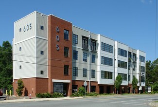 Plus de détails pour 605 W Main St, Carrboro, NC - Bureau à louer