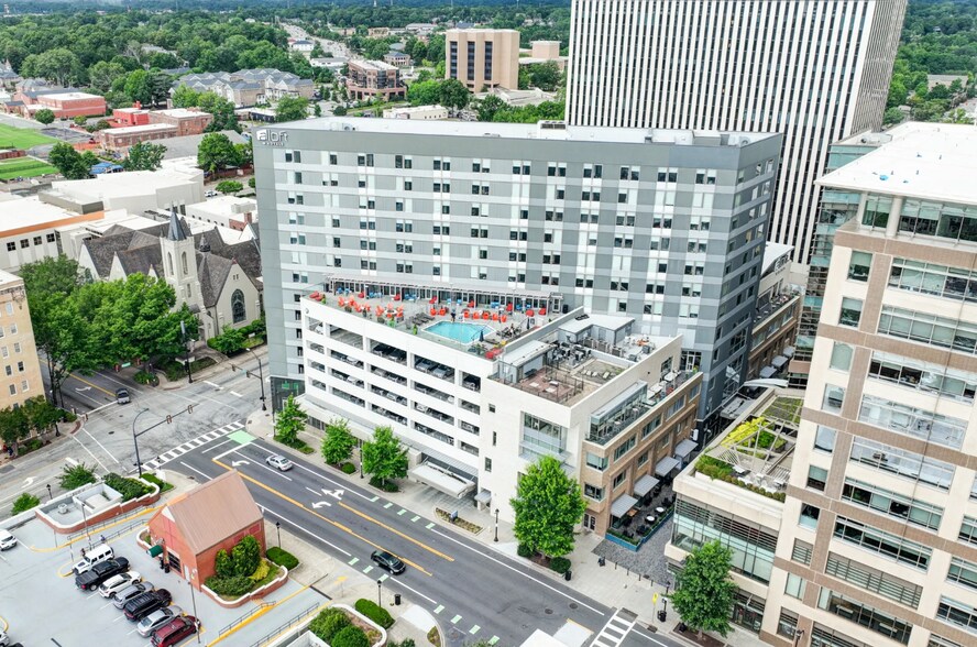 106 W Washington St, Greenville, SC à louer - Photo du bâtiment - Image 2 de 7