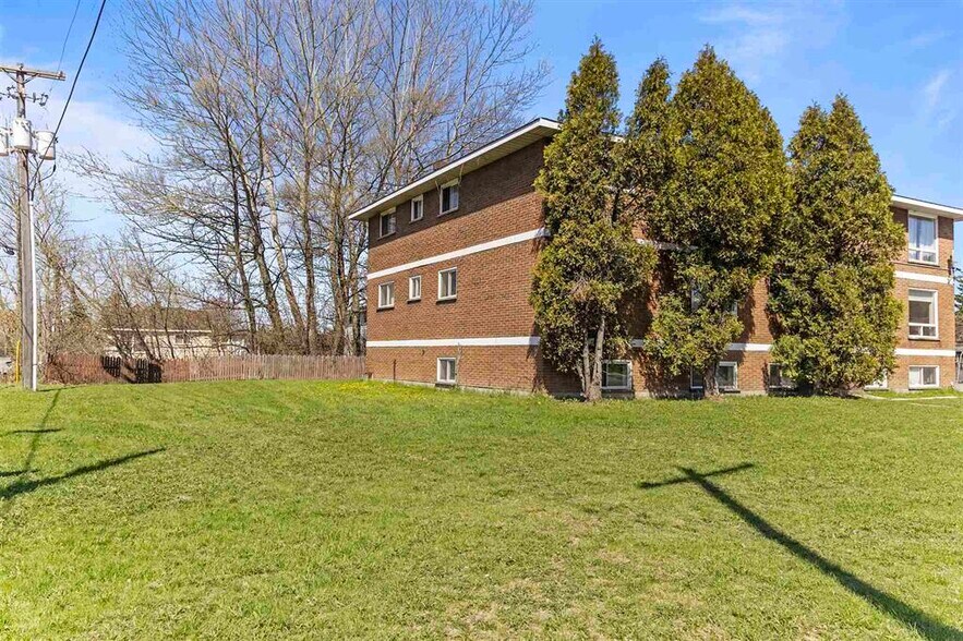 269 Goulais Av, Sault Ste. Marie, ON à vendre - Photo du bâtiment - Image 2 de 15