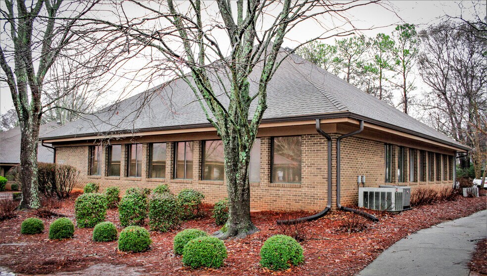 700 Sunset Dr, Athens, GA à louer - Photo du bâtiment - Image 1 de 6