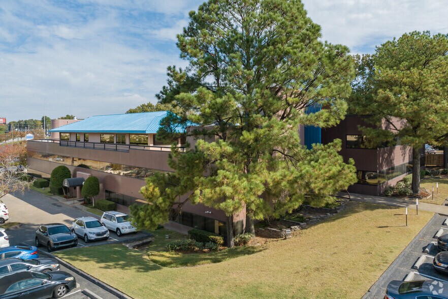 5180 Park Ave, Memphis, TN à louer - Photo du bâtiment - Image 2 de 23