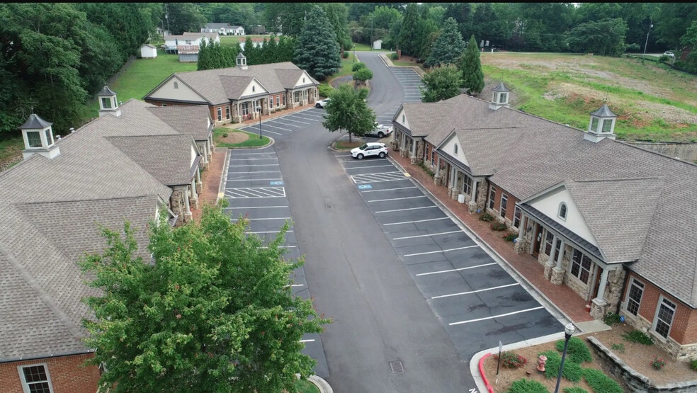 514 W Maple St, Cumming, GA for lease - Building Photo - Image 2 of 6