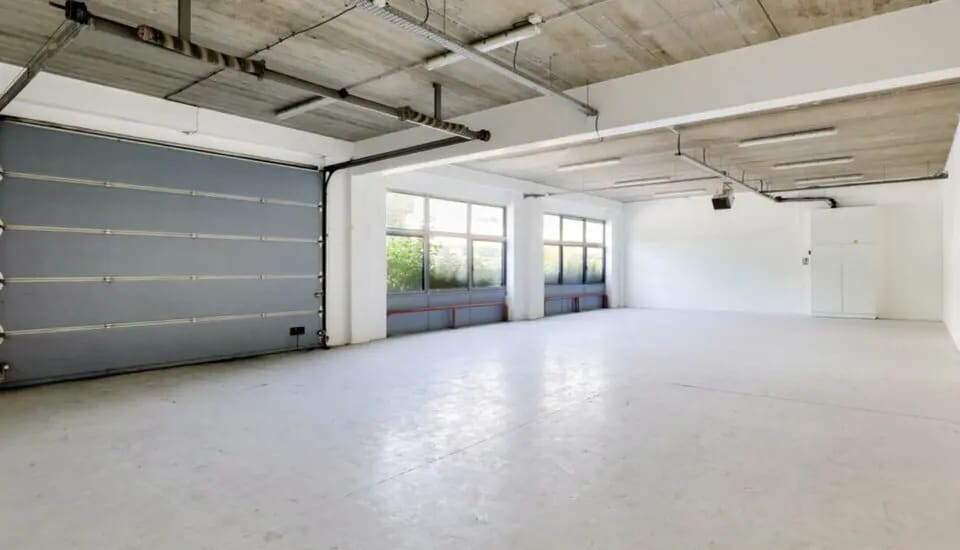 Flex in ROISSY-EN-FRANCE for lease - Interior Photo - Image 2 of 4