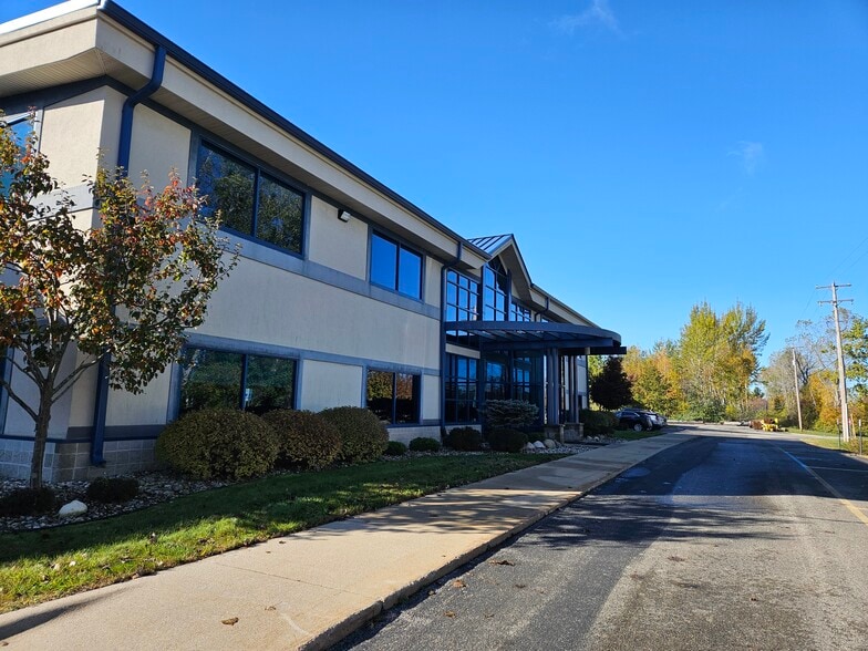 3500 Contractors Dr, Midland, MI à vendre - Photo du bâtiment - Image 1 de 32