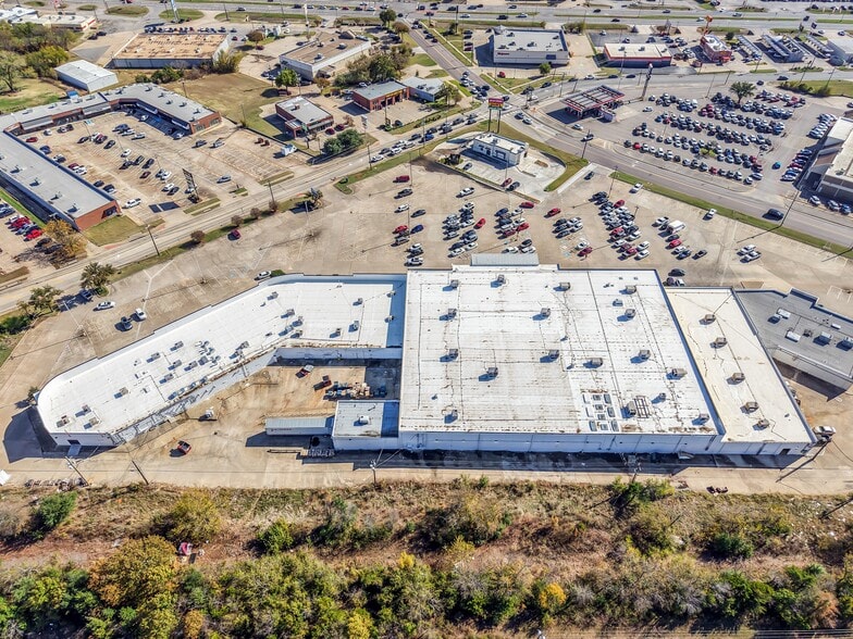 North Loy Lake Retail Portfolio portefeuille de 3 propriétés à vendre sur LoopNet.ca - Photo du bâtiment - Image 3 de 32