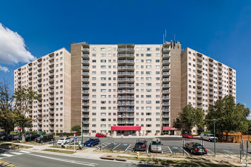 2500 N Van Dorn St, Alexandria, VA à vendre - Photo du bâtiment - Image 1 de 5