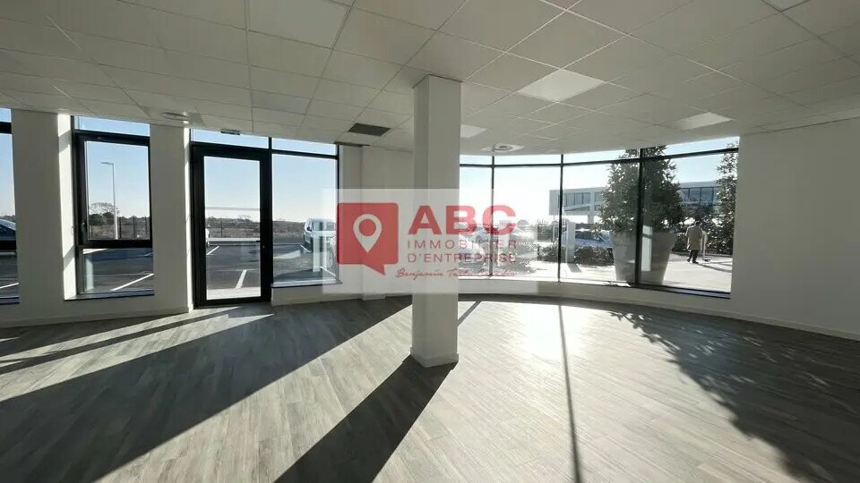 Office in Mauguio for lease - Interior Photo - Image 2 of 4