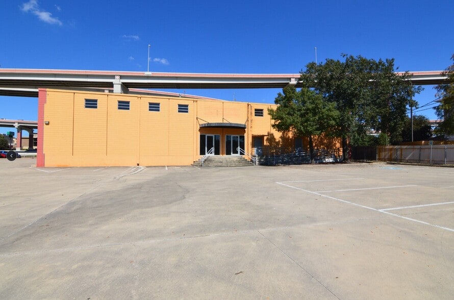 202 NE Loop 410, San Antonio, TX for lease - Building Photo - Image 1 of 10