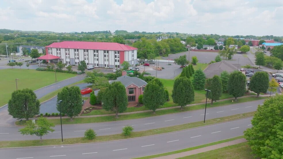 103 Bluegrass Commons Blvd, Hendersonville, TN à louer - Vidéo sur l’inscription commerciale - Image 2 de 4