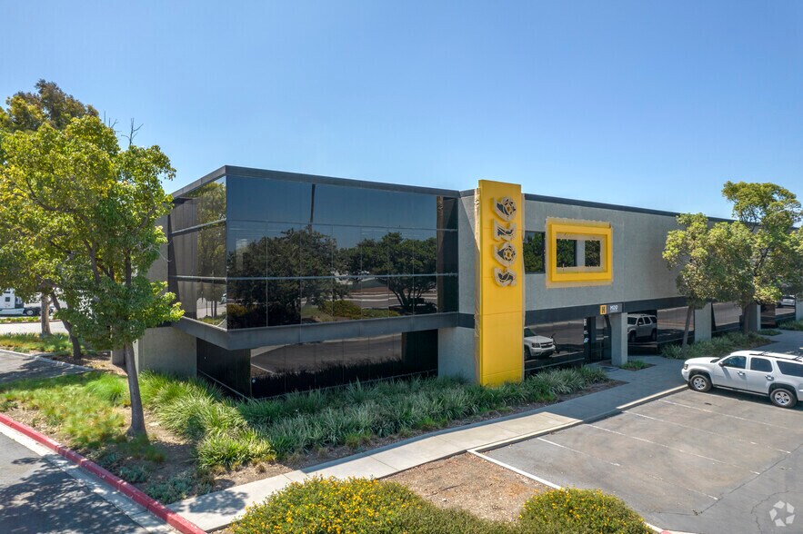 9295 Siempre Viva Rd, San Diego, CA à louer - Photo principale - Image 1 de 10