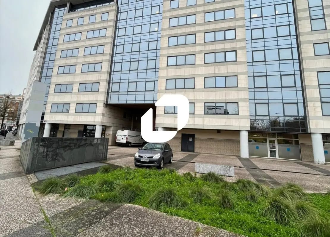 15 Avenue André Diligent, Roubaix for lease Building Photo- Image 1 of 19