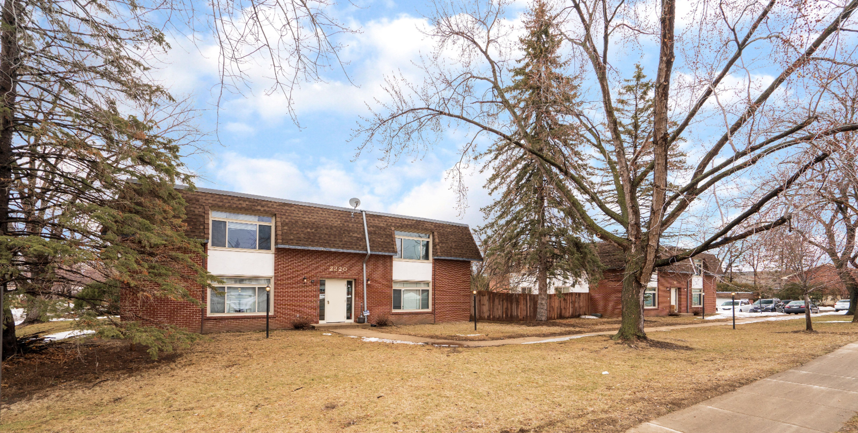 2220 W 98th St, Bloomington, MN à vendre Photo du bâtiment- Image 1 de 1