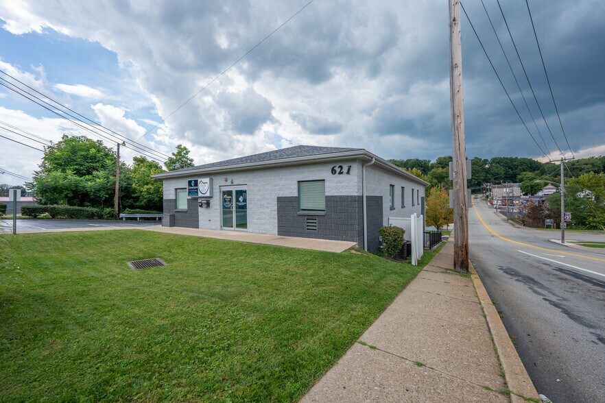621 N 4th St, Jeannette, PA à vendre - Photo du bâtiment - Image 2 de 48