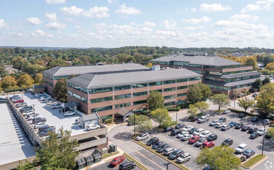 21 Crossroads Dr, Owings Mills, MD à louer - Photo du bâtiment - Image 2 de 4