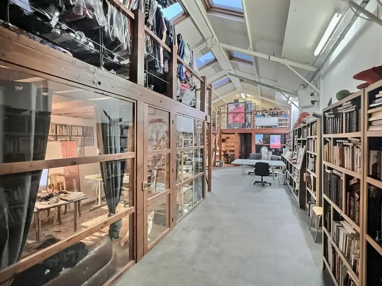Office in Paris for lease - Building Photo - Image 2 of 8