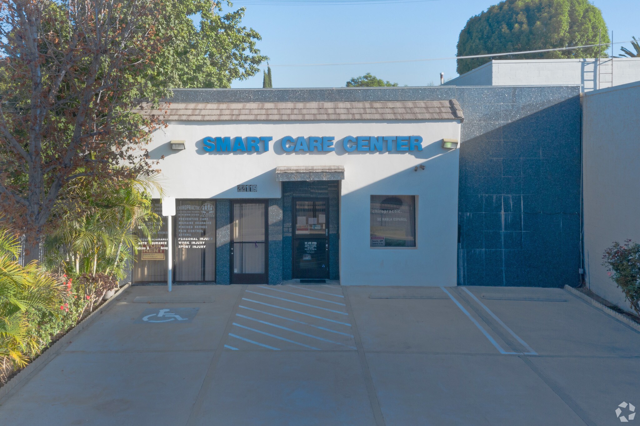 22119 Sherman Way, Canoga Park, CA à louer Photo du bâtiment- Image 1 de 25