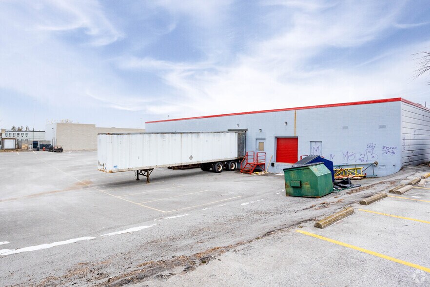 387 Ontario St, St Catharines, ON à louer - Photo du bâtiment - Image 3 de 10