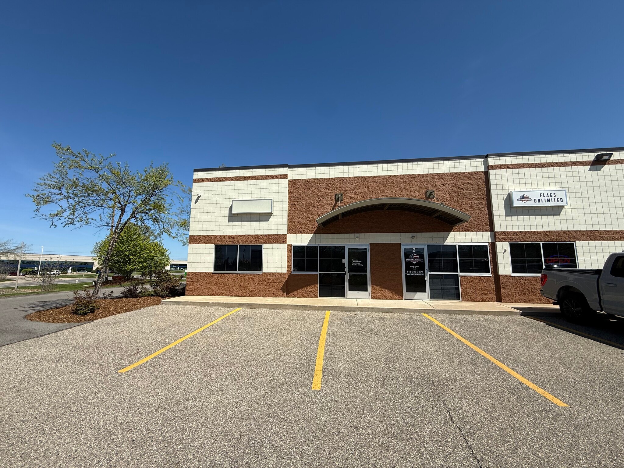 3876 E Paris Ave SE, Kentwood, MI for lease Building Photo- Image 1 of 2