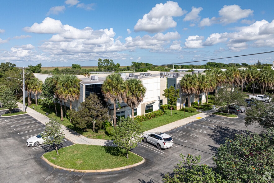 3900 NW 126th Ave, Coral Springs, FL for sale - Primary Photo - Image 1 of 9
