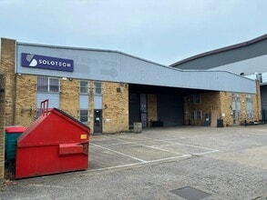 3-7 Cumberland Ave, London for lease Building Photo- Image 2 of 5