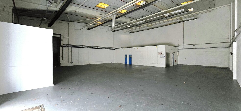 Meridian Trading Estate, Lombard Wall, London for lease - Interior Photo - Image 2 of 2