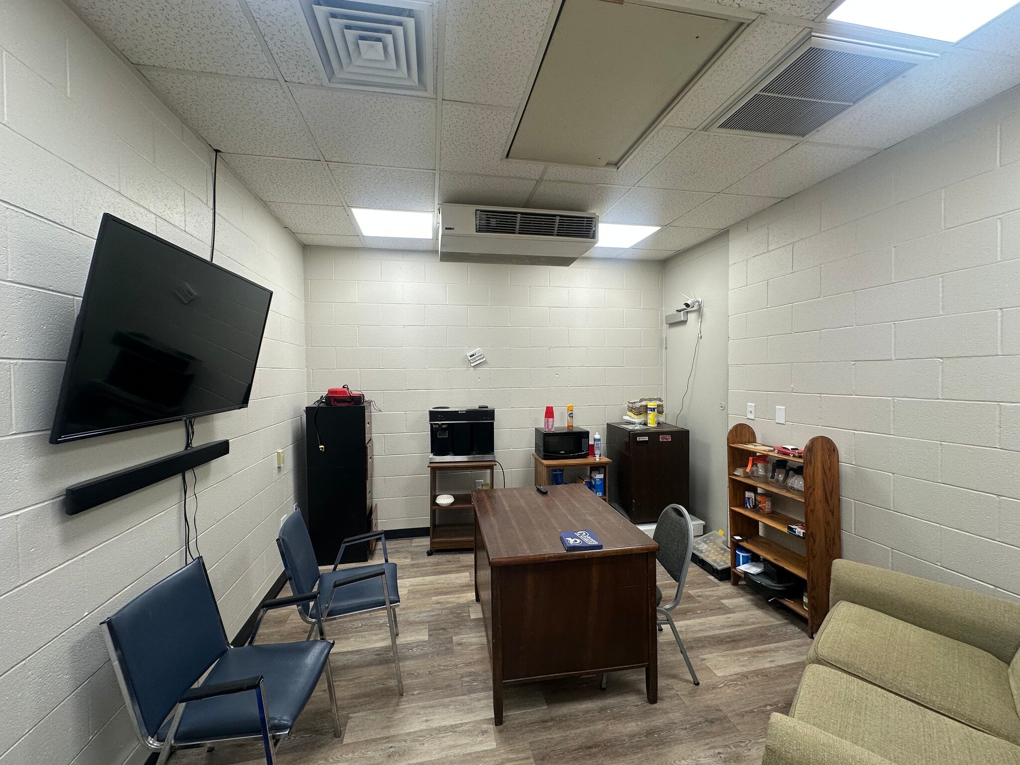 9050 New Jackson Hwy, Magnolia, KY for lease Interior Photo- Image 1 of 4