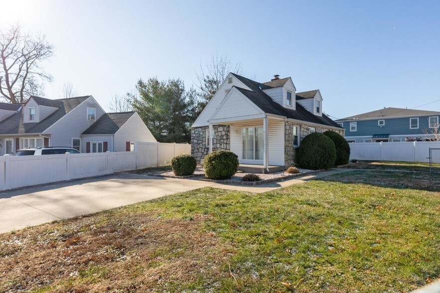 9 Pennwood Dr, Ewing, NJ à vendre - Photo principale - Image 1 de 16