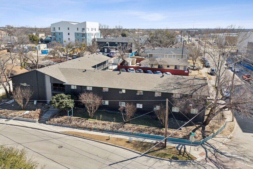 308 E 8th St & 409 E 9th St portefeuille de 2 propriétés à vendre sur LoopNet.ca - Photo du bâtiment - Image 3 de 19