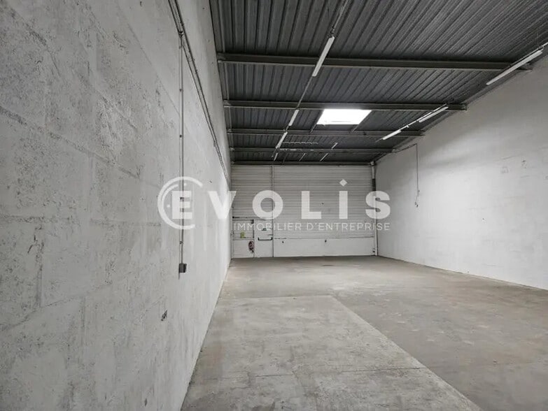 4 Route De Longjumeau, Chilly-Mazarin for lease - Interior Photo - Image 2 of 13
