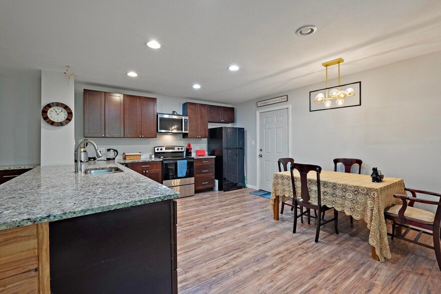 119 N Kanaio Dr, Bastrop, TX for sale - Building Photo - Image 3 of 57