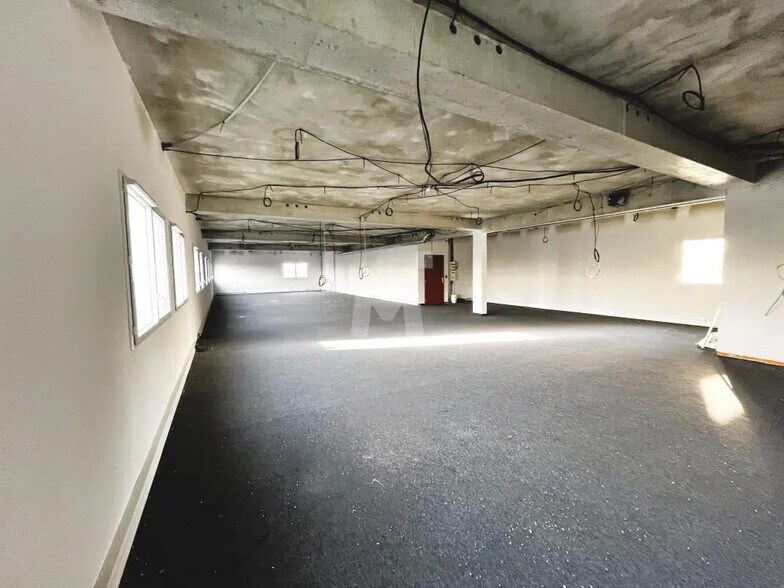 Office in Saint-Michel-sur-Orge for lease - Building Photo - Image 3 of 8