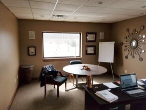 1530 Corporate Center Dr, West Bend, WI for lease Interior Photo- Image 2 of 29