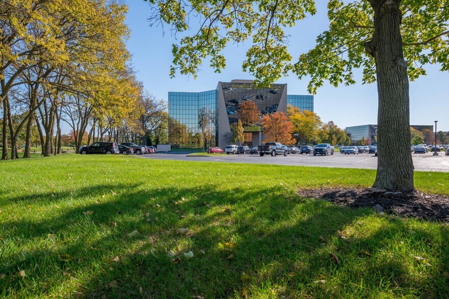 555 Metro Pl N, Dublin, OH à louer - Photo du bâtiment - Image 1 de 11