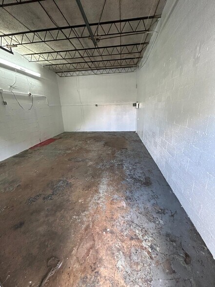 4631-4641 NW 8th Ave, Oakland Park, FL à louer - Photo intérieure - Image 3 de 6