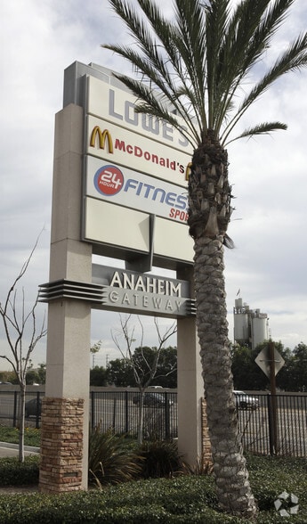1500 N Lemon St, Anaheim, CA for lease - Building Photo - Image 3 of 9