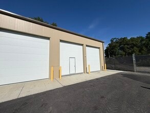579 Weeden St, Pawtucket, RI for lease Interior Photo- Image 1 of 4