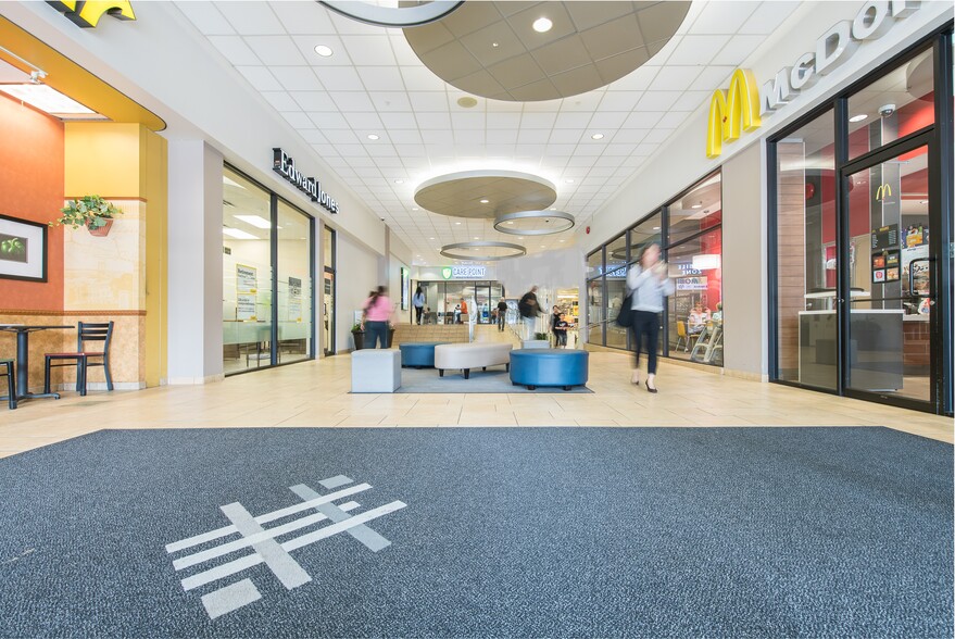 555 Sixth St, New Westminster, BC à louer - Photo intérieure - Image 1 de 5