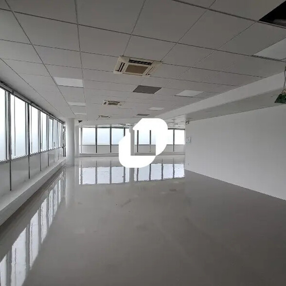 Office in Vélizy-Villacoublay for lease - Interior Photo - Image 3 of 11