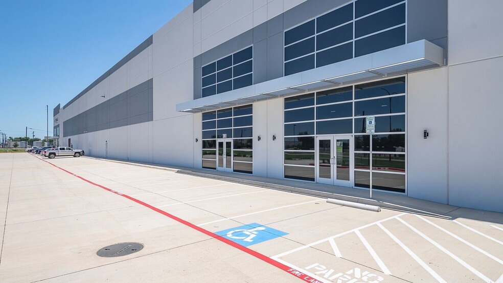 3901 N Sylvania Ave, Fort Worth, TX for lease - Building Photo - Image 1 of 12