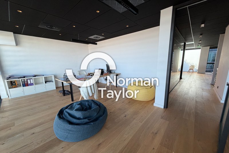 Office in Montpellier for lease Interior Photo- Image 1 of 8