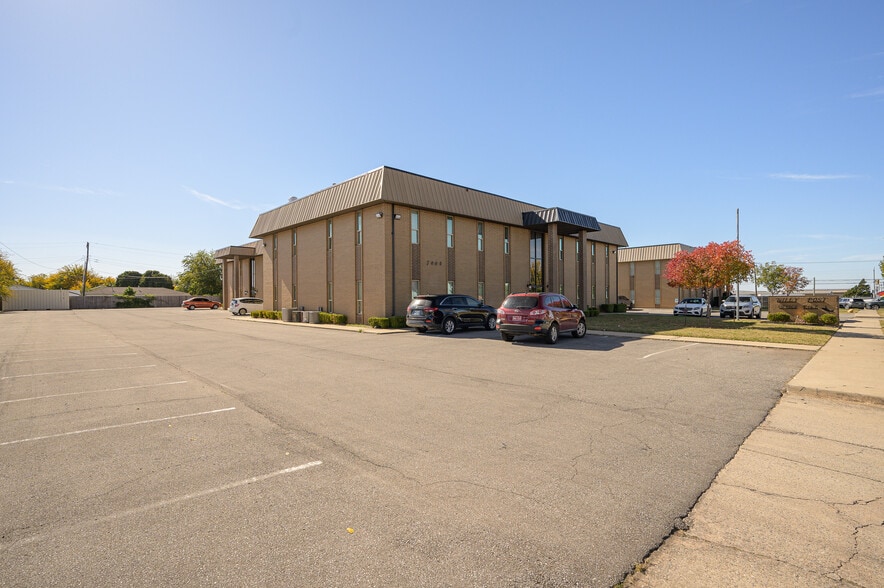 7004 NW 63rd St, Bethany, OK à vendre - Photo du bâtiment - Image 3 de 92