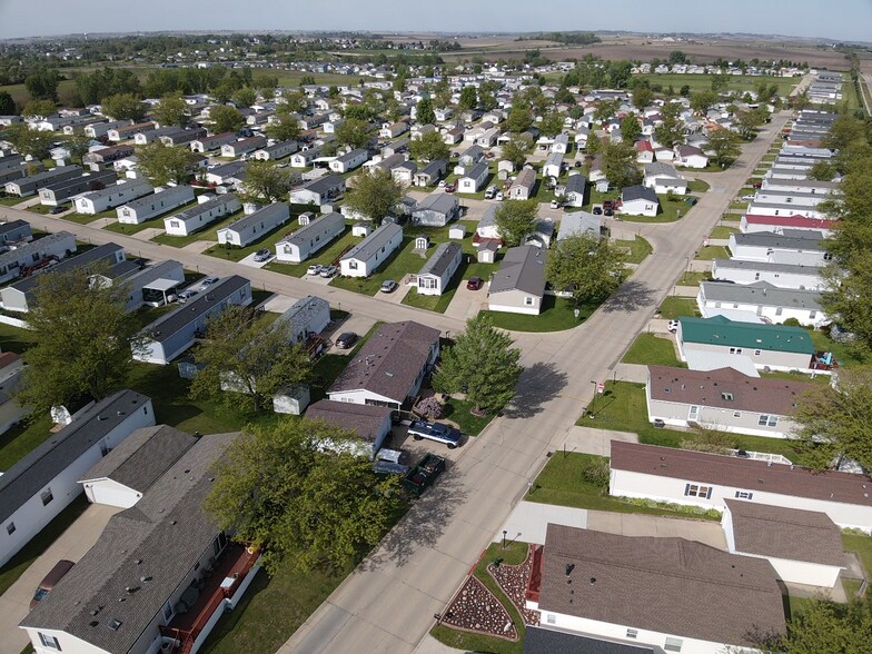 100 Hames St SW, Cedar Rapids, IA à vendre - Photo du bâtiment - Image 3 de 13