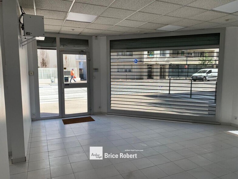 34 Route De Genas, Lyon for lease - Interior Photo - Image 2 of 4