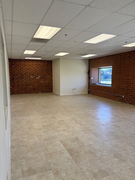 7608-7684 N Clybourn Ave, Sun Valley, CA à louer - Photo du bâtiment - Image 2 de 13