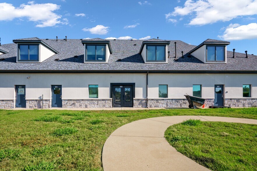 4577 Ohio Dr, Frisco, TX à louer - Photo du bâtiment - Image 3 de 24