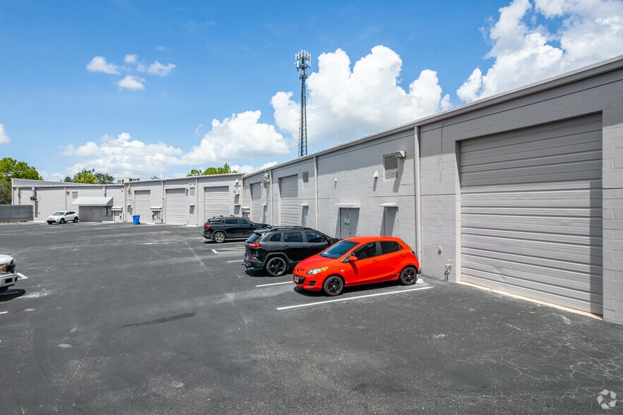 10060 Amberwood Rd, Fort Myers, FL for lease - Building Photo - Image 3 of 5