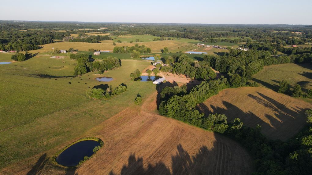 2049 Hiseville Park Rd, Cave City, KY for sale Primary Photo- Image 1 of 34