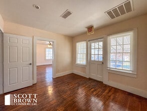 821 N Locust St, Denton, TX à louer Photo intérieure- Image 2 de 6