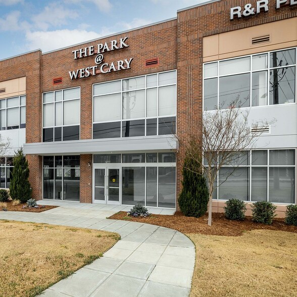 7560 Carpenter Fire Station Rd, Cary, NC à louer - Photo du bâtiment - Image 3 de 11