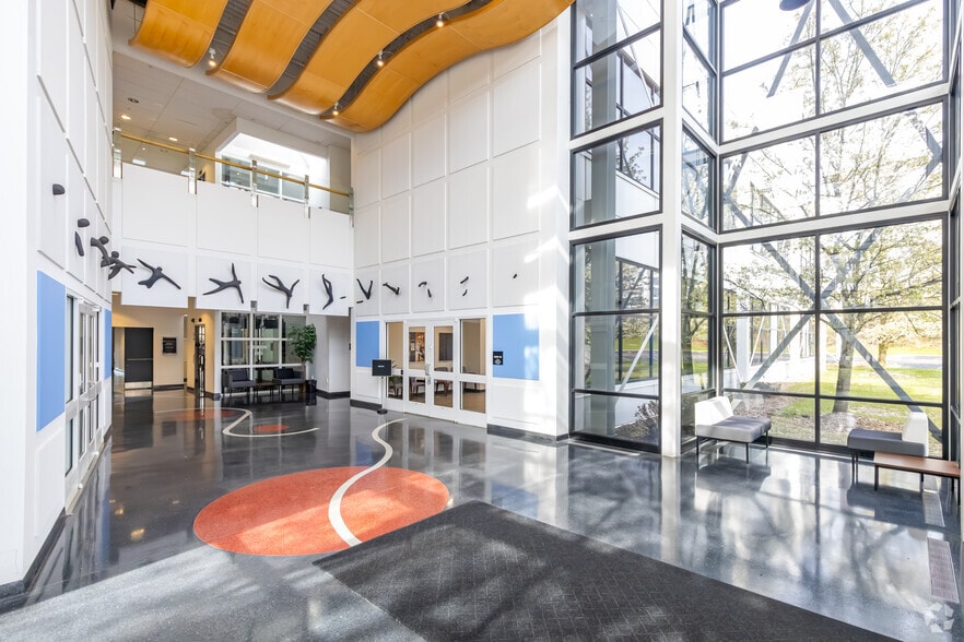 8 Penn Center West, Pittsburgh, PA for sale - Lobby - Image 2 of 9